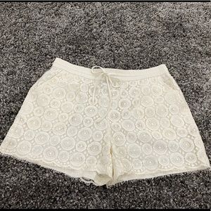 ❌𝗦𝗢𝗟𝗗❌BEBE Lace Shorts Cream Color Size S Never Used